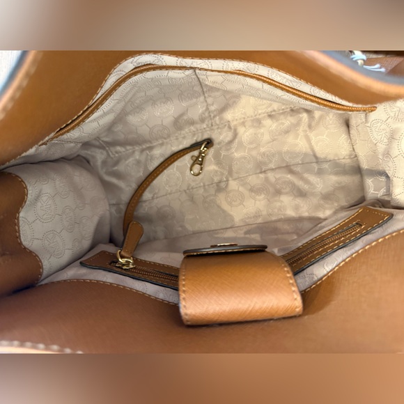 Michael Kors Hamilton Large Luggage Brown Tote - Picture 4 of 6